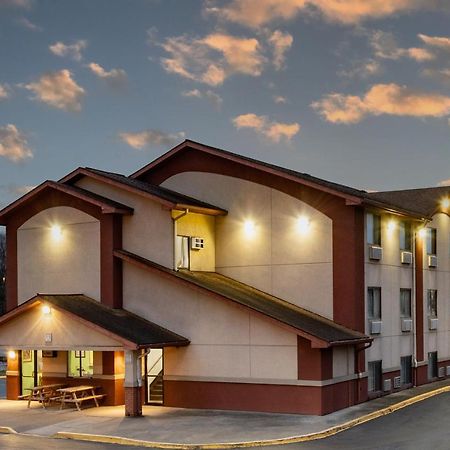 فندق Super 8 By Wyndham Waynesburg المظهر الخارجي الصورة