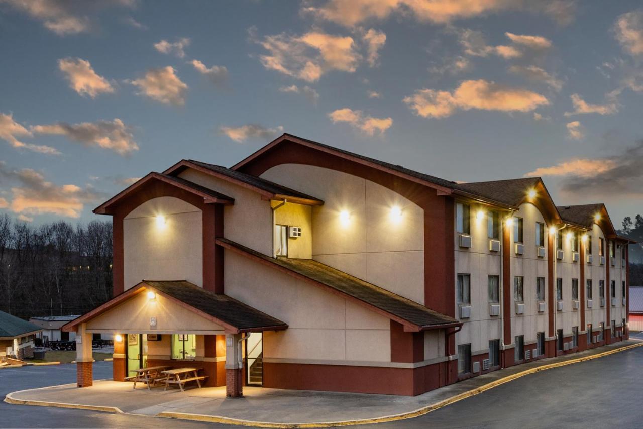 فندق Super 8 By Wyndham Waynesburg المظهر الخارجي الصورة